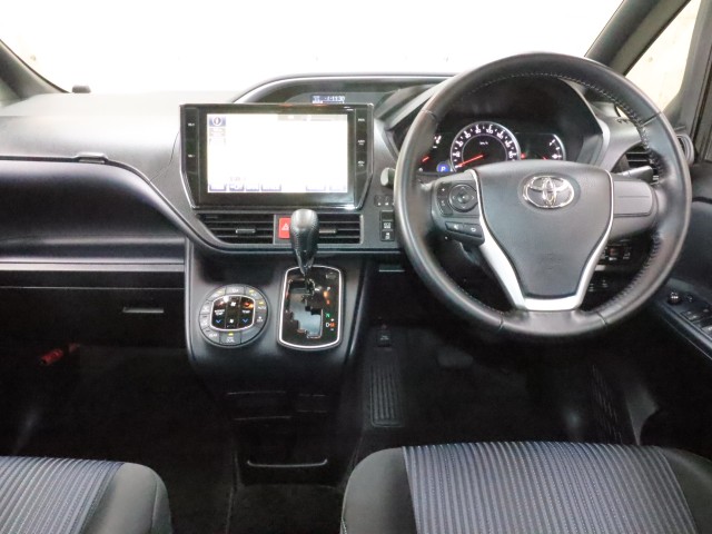 トヨタ ヴォクシー ＺＳ　煌