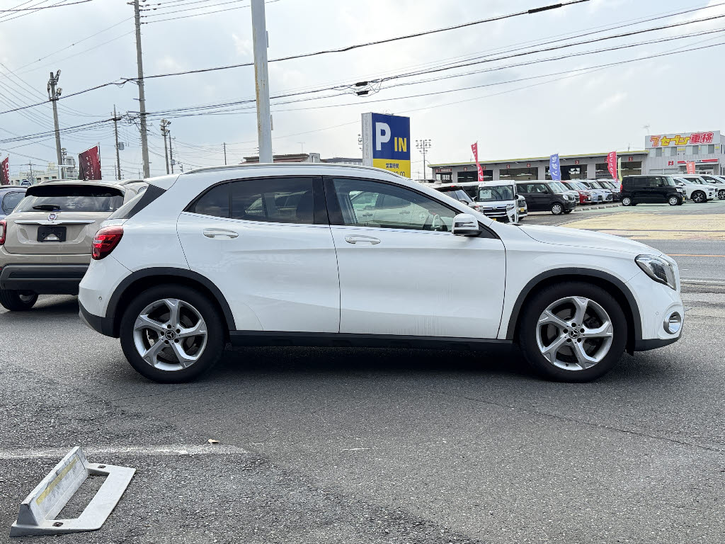 メルセデスベンツ ﾒﾙｾﾃﾞｽﾍﾞﾝﾂ GLAｸﾗｽ ＧＬＡ２２０　４マチック