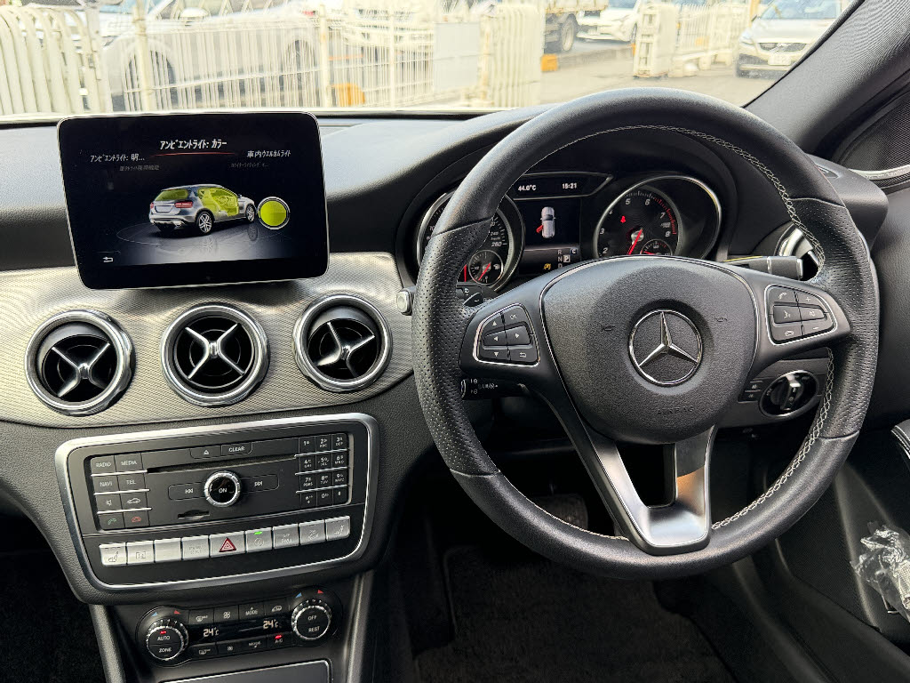 メルセデスベンツ ﾒﾙｾﾃﾞｽﾍﾞﾝﾂ GLAｸﾗｽ ＧＬＡ２２０　４マチック