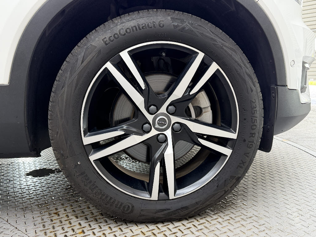 ボルボ ボルボ ＸＣ４０ B4-AWD-Rﾃﾞｻﾞｲﾝ 4WD