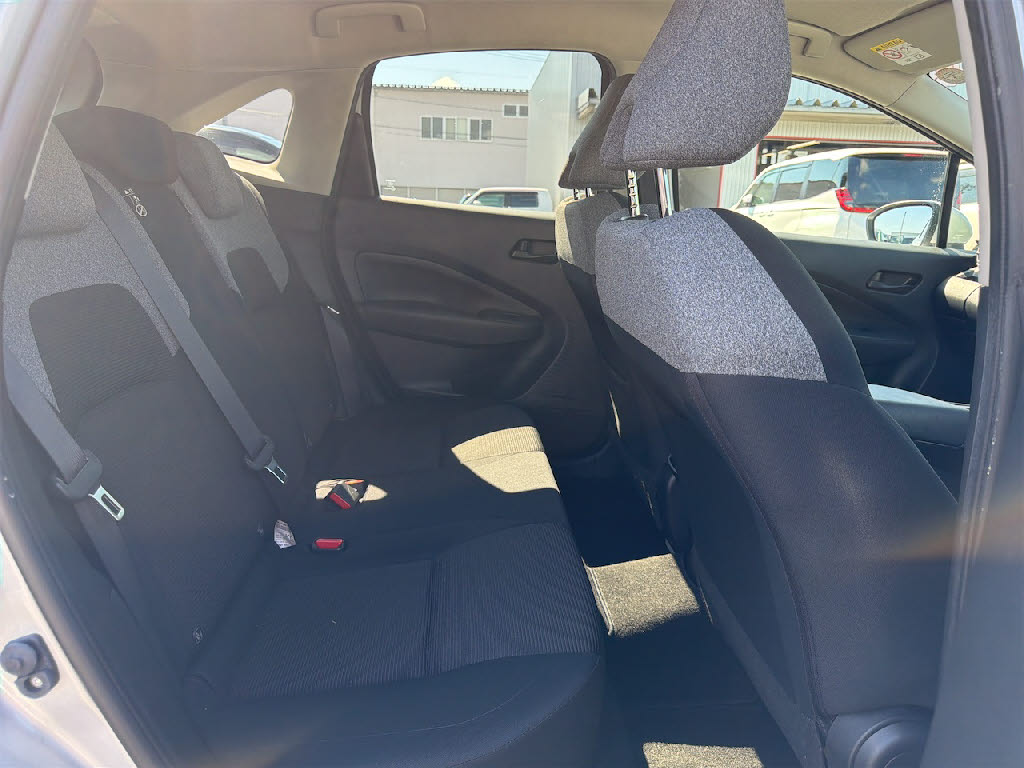 ニッサン ノート S FOUR 4WD