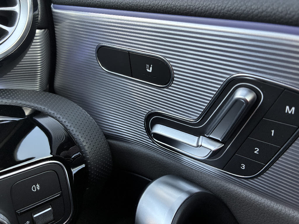 メルセデスベンツ ﾒﾙｾﾃﾞｽﾍﾞﾝﾂ Aｸﾗｽ A200d AMGﾗｲﾝ