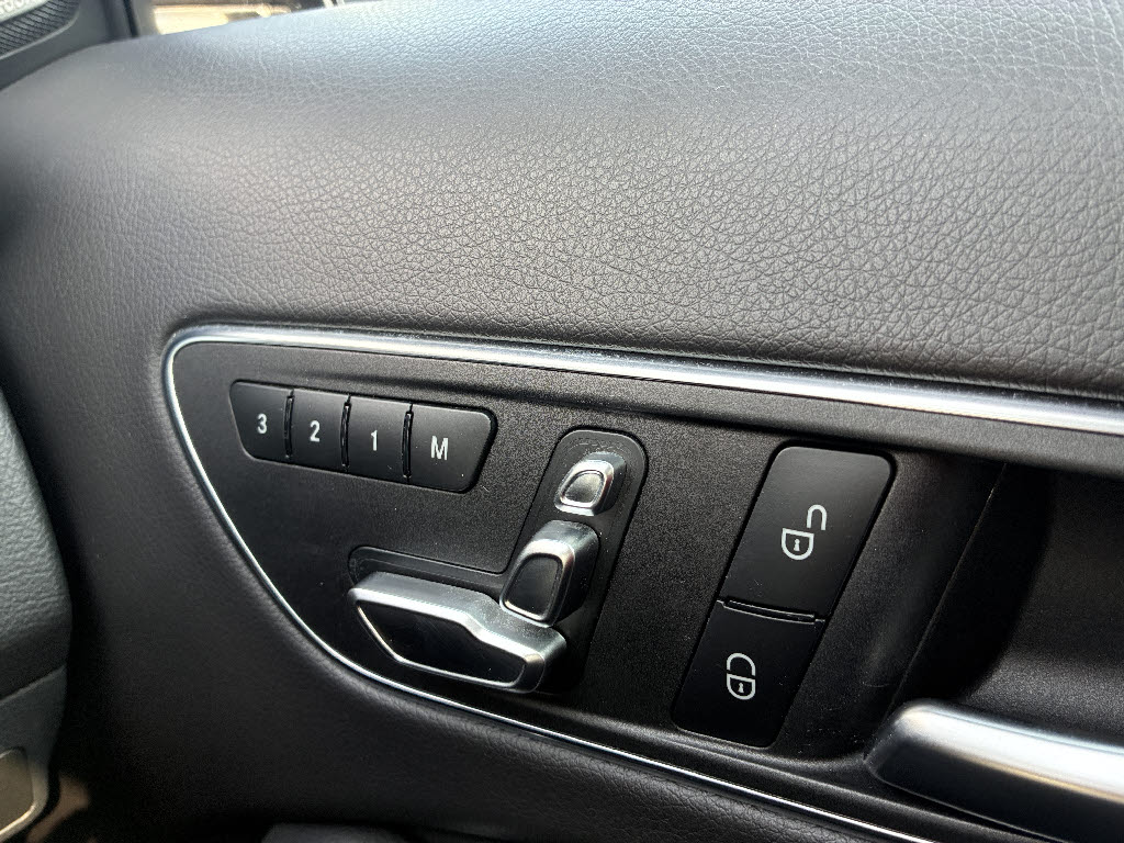 メルセデスベンツ ﾒﾙｾﾃﾞｽﾍﾞﾝﾂ GLAｸﾗｽ GLA220 4ﾏﾁｯｸ