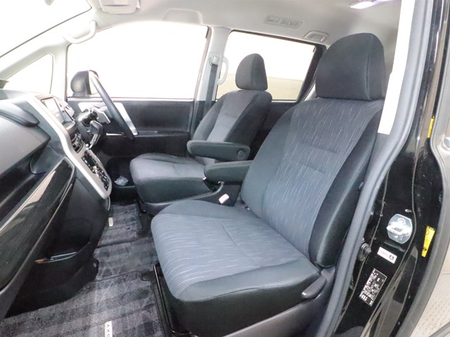 トヨタ ヴォクシー ＺＳ煌