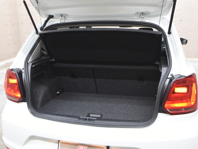 フォルクスワーゲン ＶＷポロ ﾌﾟﾚﾐｱﾑEDﾅﾋﾞﾊﾟｯｹｰｼﾞ