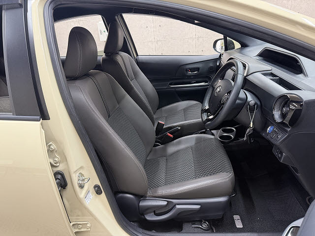 トヨタ アクア クロスオーバーグラム