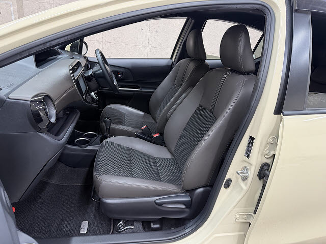 トヨタ アクア クロスオーバーグラム