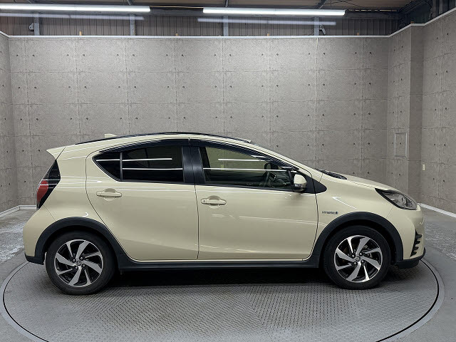 トヨタ アクア クロスオーバーグラム