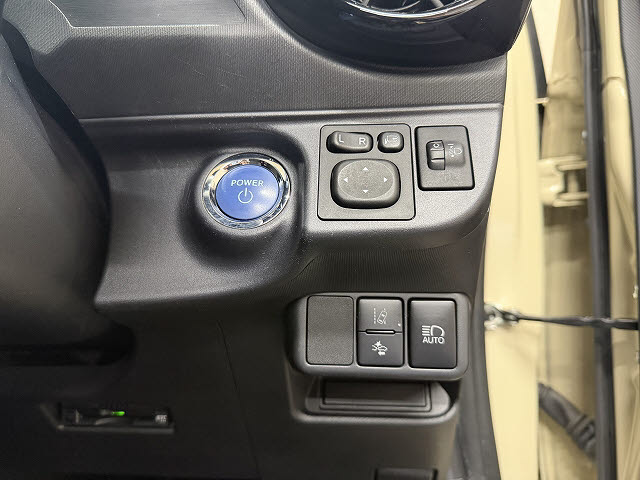 トヨタ アクア クロスオーバーグラム