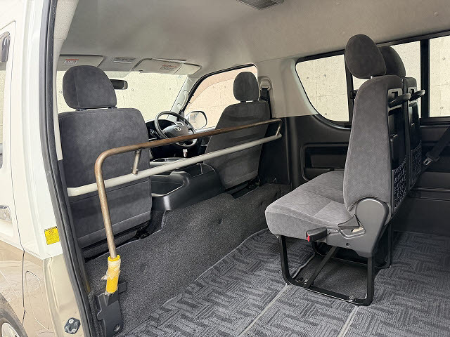 トヨタ ハイエース A車　グランドキャビン　送迎仕様車
