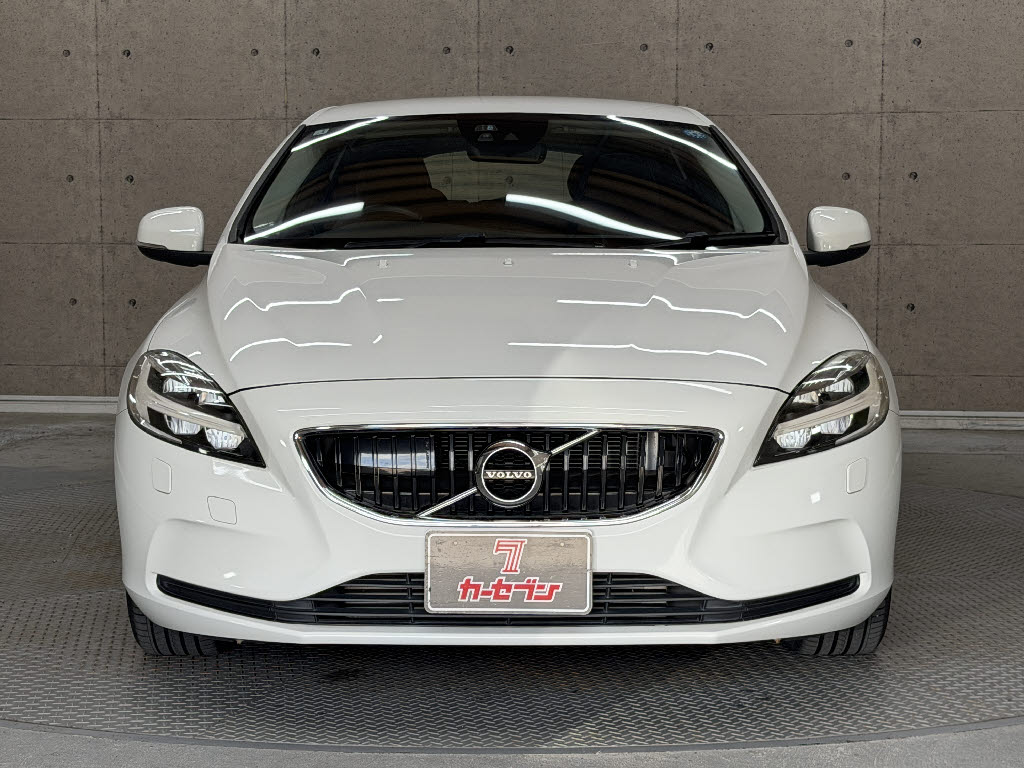 ボルボ ボルボ Ｖ４０ D4　モメンタム