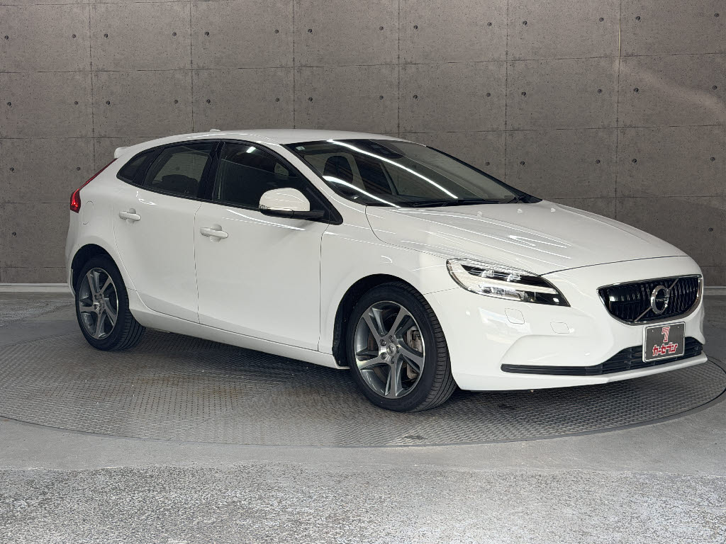 ボルボ ボルボ Ｖ４０ D4　モメンタム