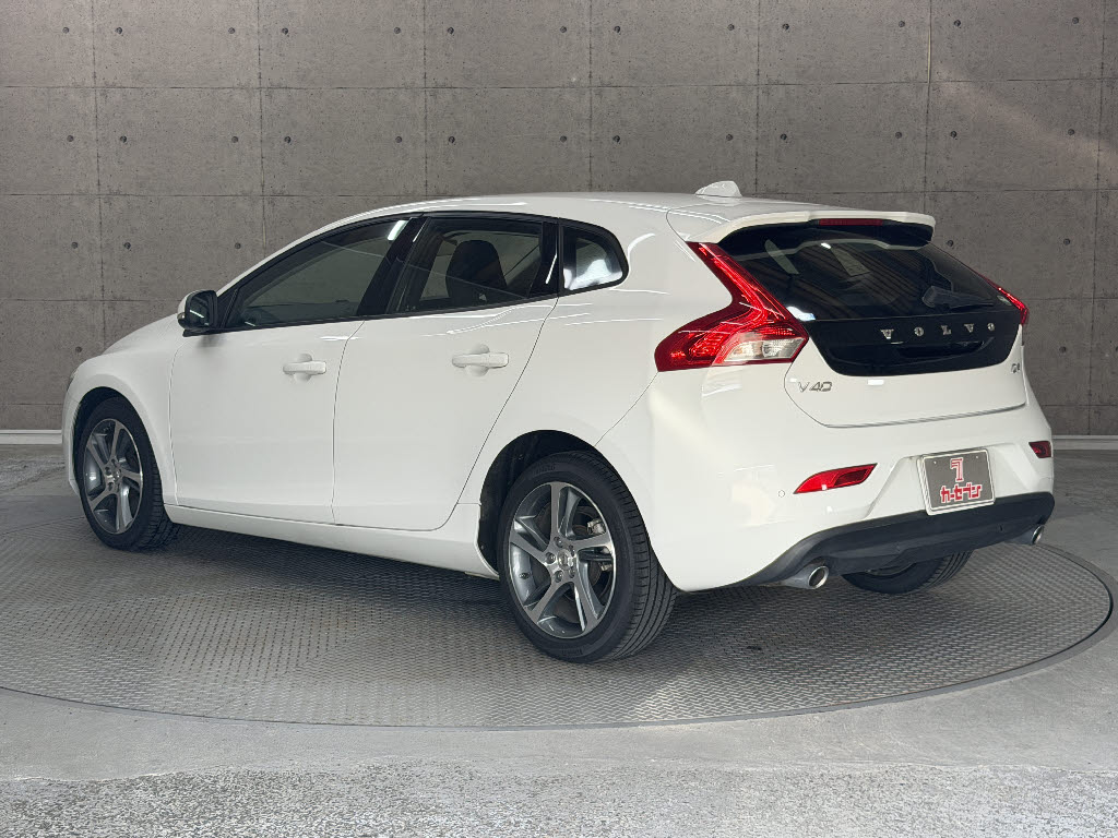 ボルボ ボルボ Ｖ４０ D4　モメンタム
