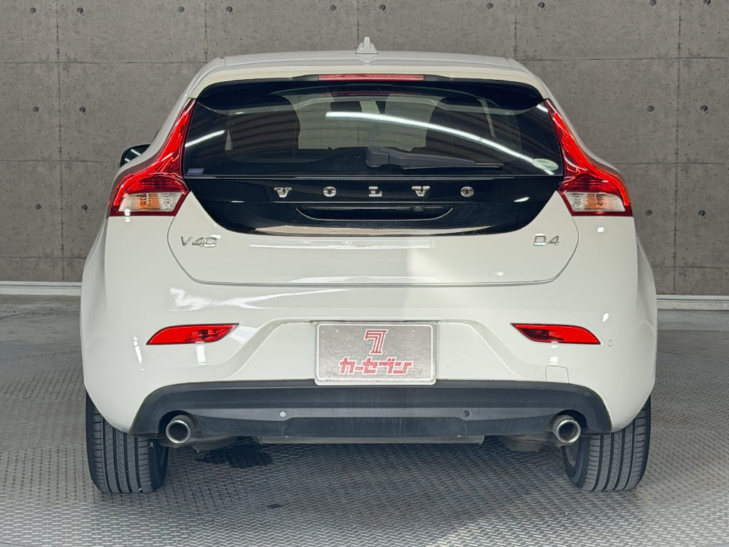 ボルボ ボルボ Ｖ４０ D4　モメンタム
