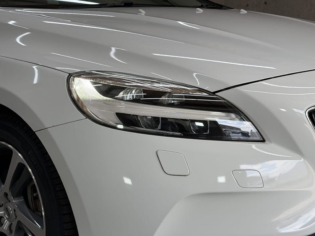 ボルボ ボルボ Ｖ４０ D4　モメンタム