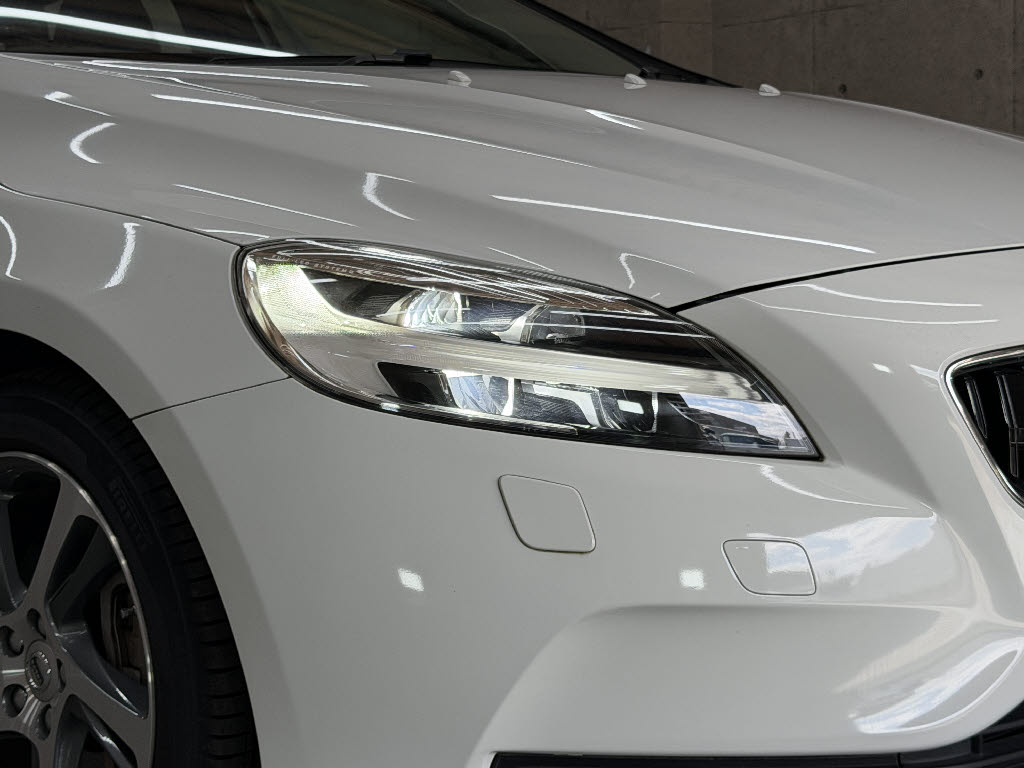 ボルボ ボルボ Ｖ４０ D4　モメンタム