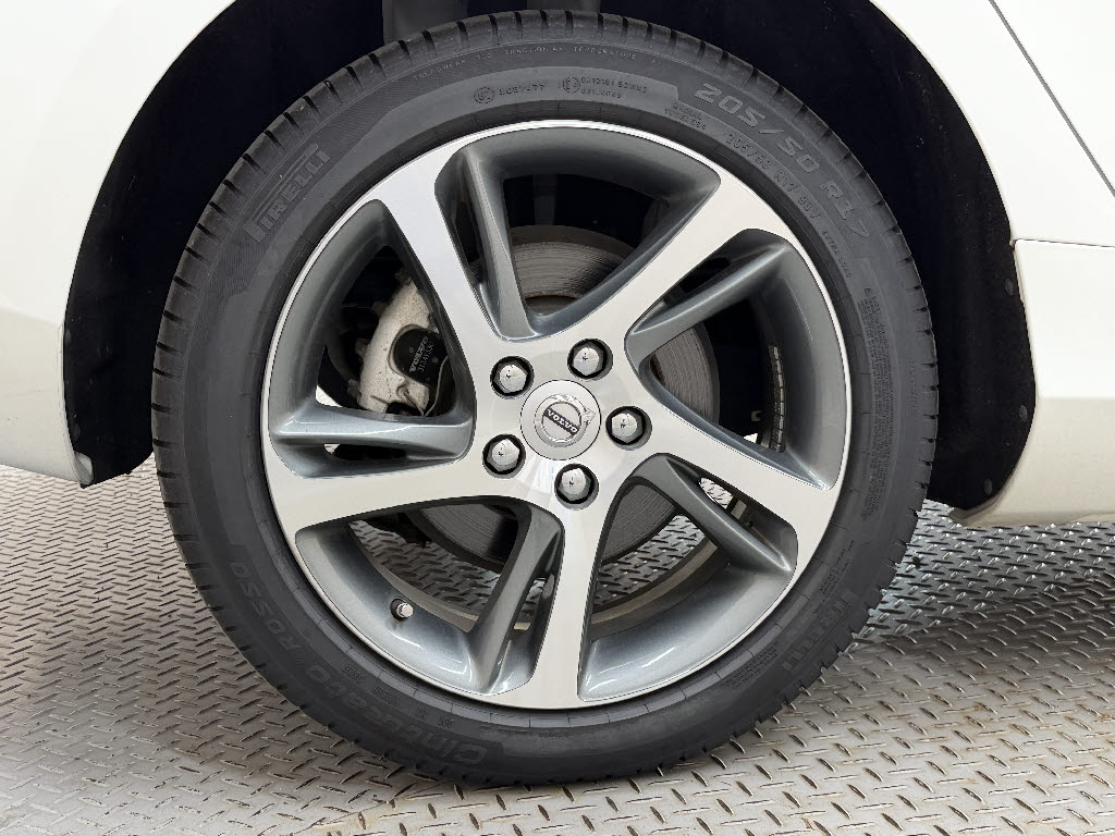 ボルボ ボルボ Ｖ４０ D4　モメンタム