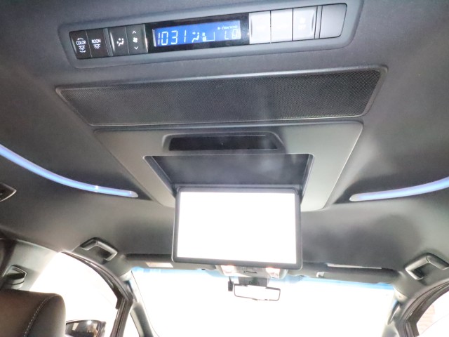 トヨタ ヴェルファイア Z　ｺﾞｰﾙﾃﾞﾝｱｲｽﾞ　4WD