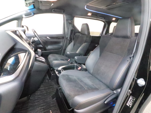 トヨタ ヴェルファイア Z　ｺﾞｰﾙﾃﾞﾝｱｲｽﾞ　4WD