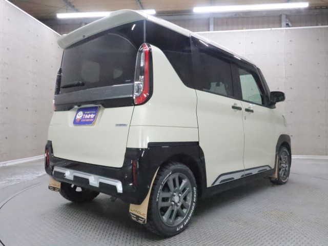 三菱 デリカミニ T　プレミアム　４WD