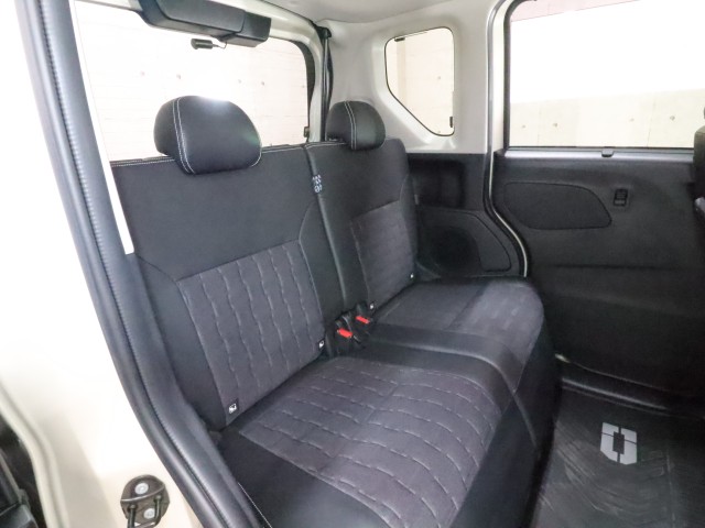 三菱 デリカミニ T　プレミアム　４WD