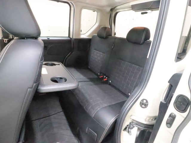 三菱 デリカミニ T　プレミアム　４WD