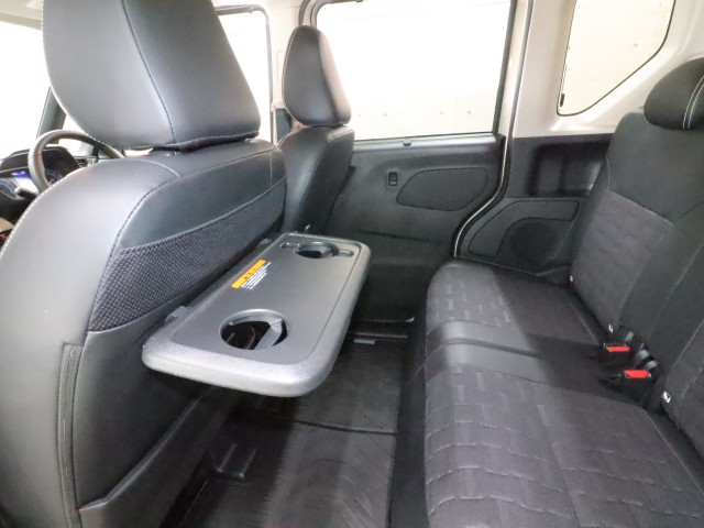 三菱 デリカミニ T　プレミアム　４WD