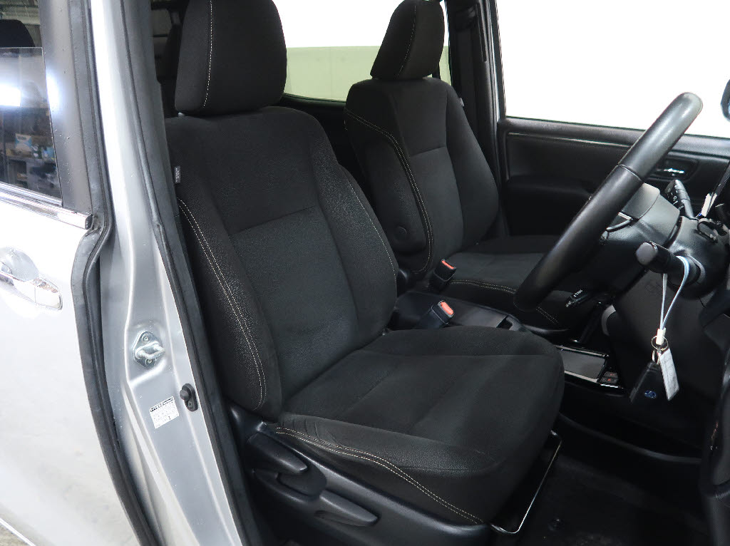 トヨタ エスクァイアＨＶ Ｘｉ