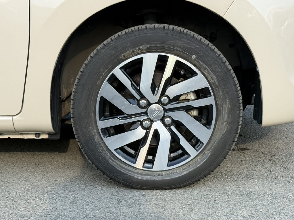 ダイハツ ブーン ｽﾀｲﾙ ﾎﾜｲﾄﾘﾐﾃｯﾄﾞ SAⅢ