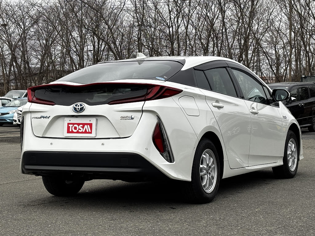 トヨタ プリウスＰＨＶ A