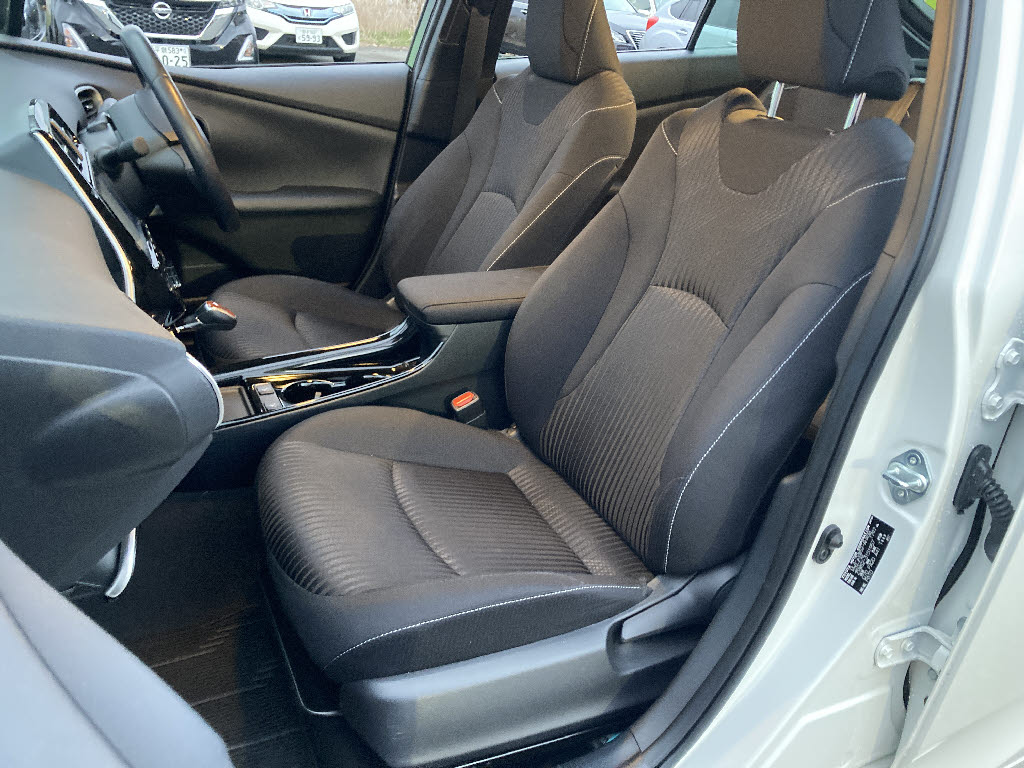 トヨタ プリウスＰＨＶ A