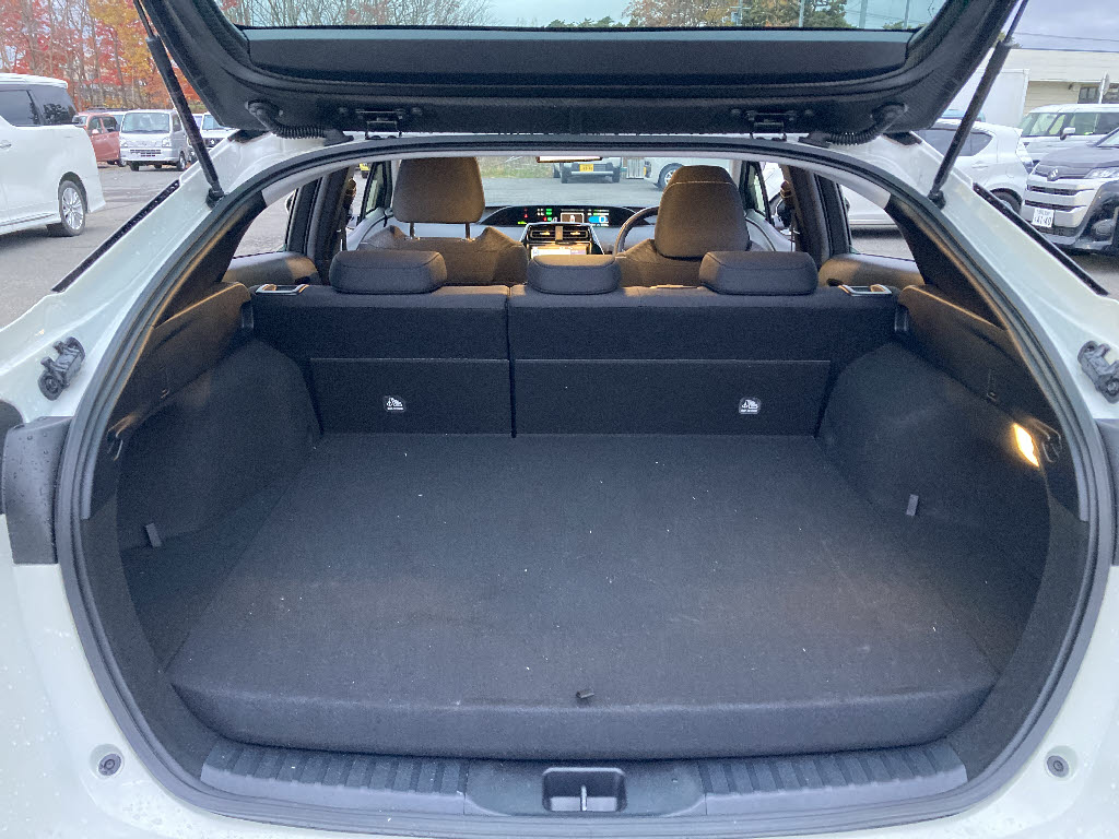 トヨタ プリウスＰＨＶ A