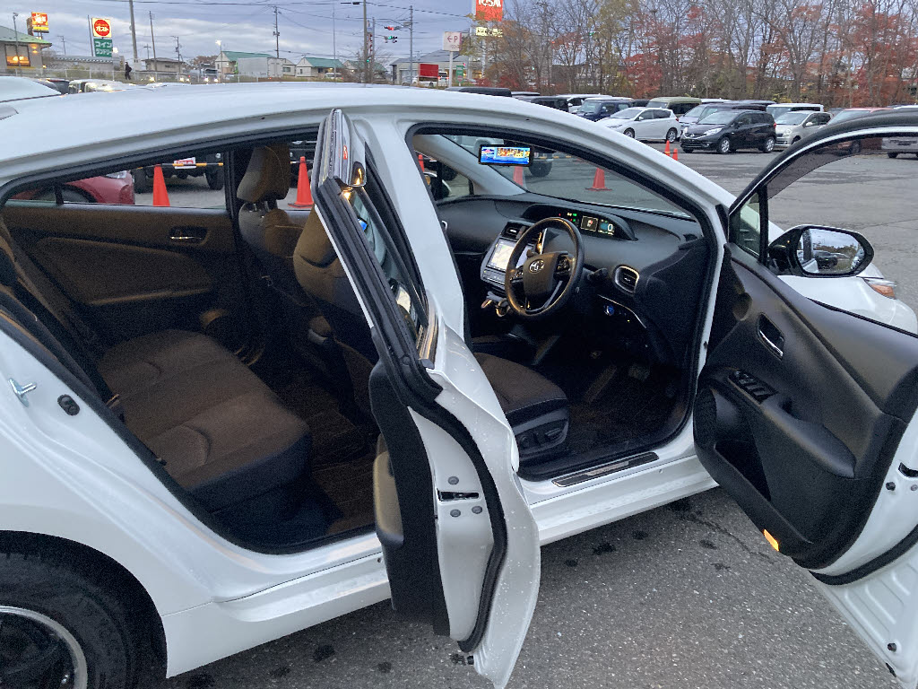 トヨタ プリウスＰＨＶ A