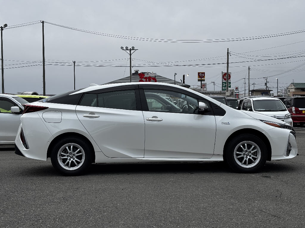 トヨタ プリウスＰＨＶ A