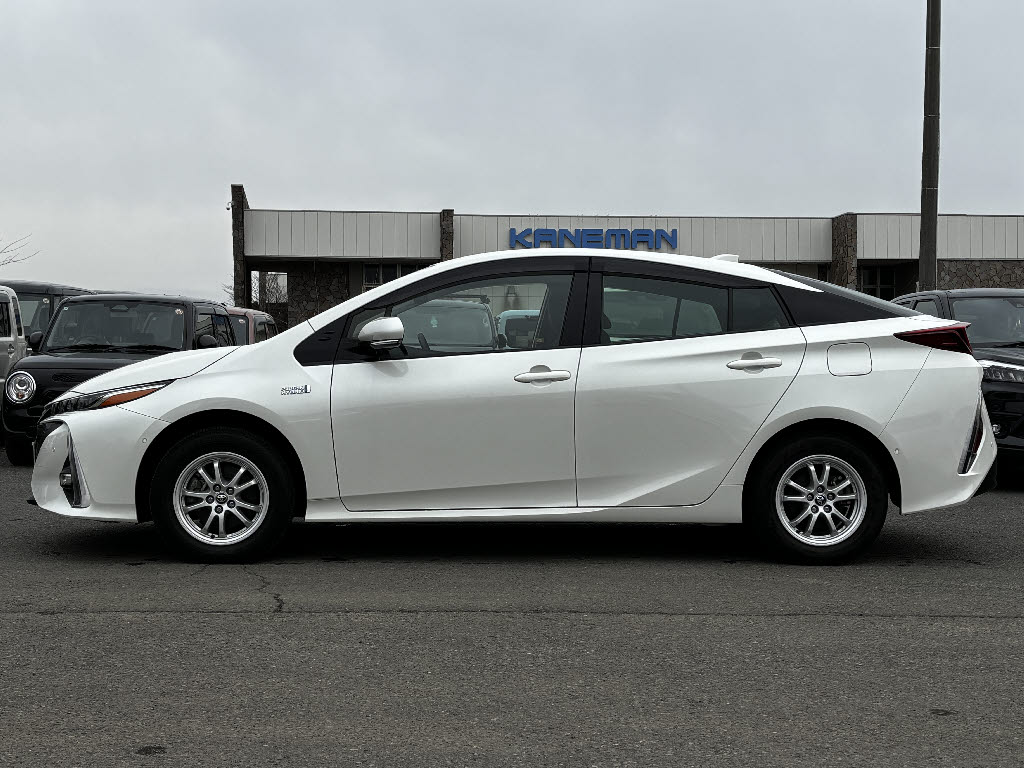 トヨタ プリウスＰＨＶ A