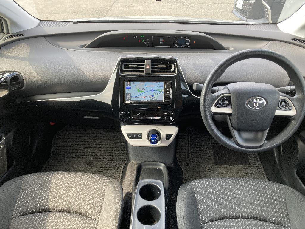 トヨタ プリウス E