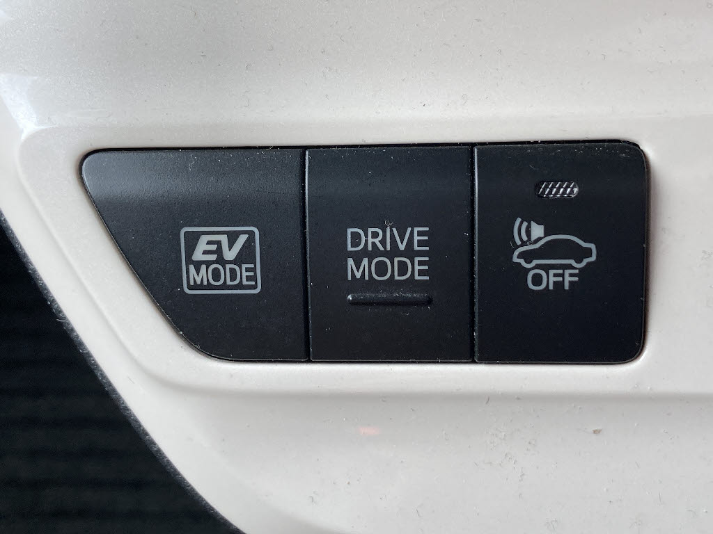 トヨタ プリウス E