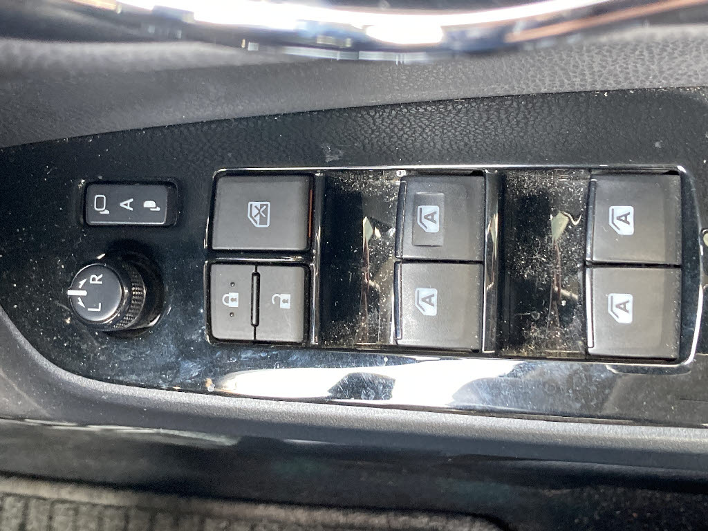 トヨタ プリウス E