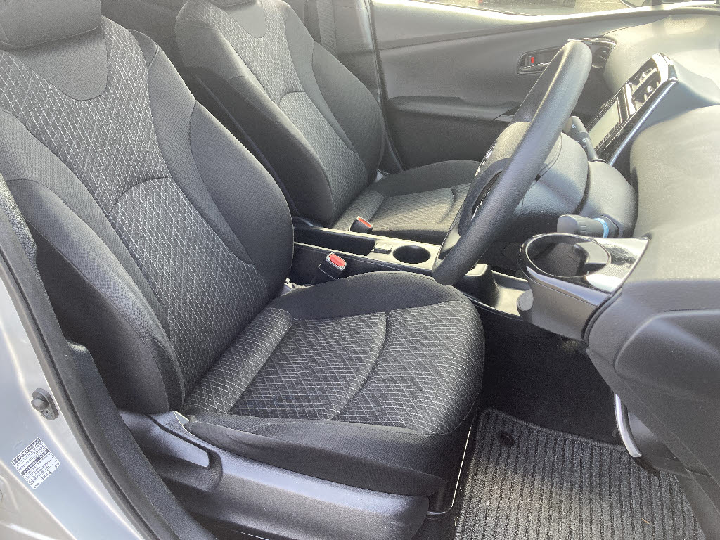 トヨタ プリウス E