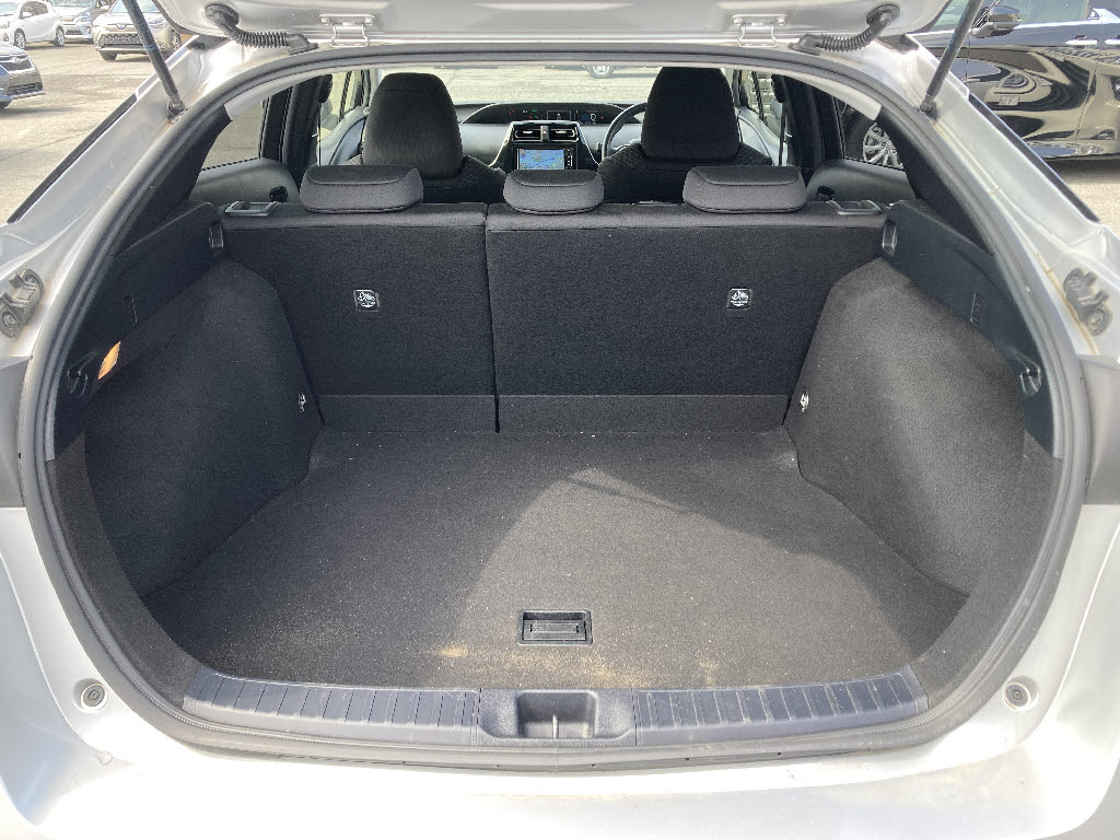 トヨタ プリウス E