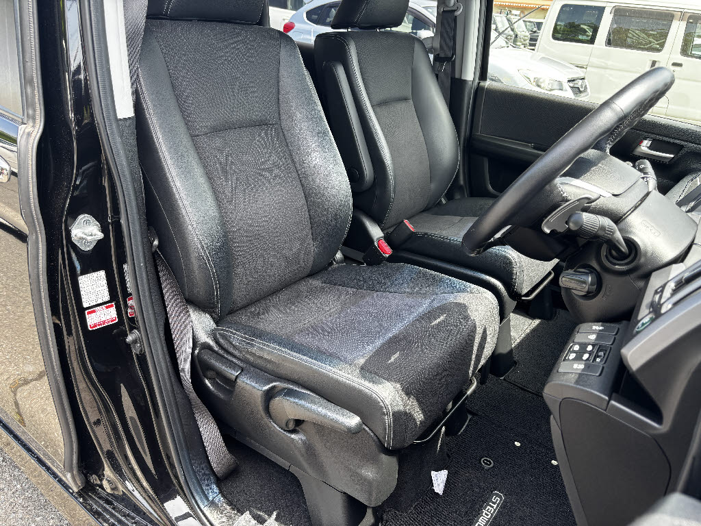 ホンダ ステップワゴン Zｸｰﾙｽﾋﾟﾘｯﾄ 4WD