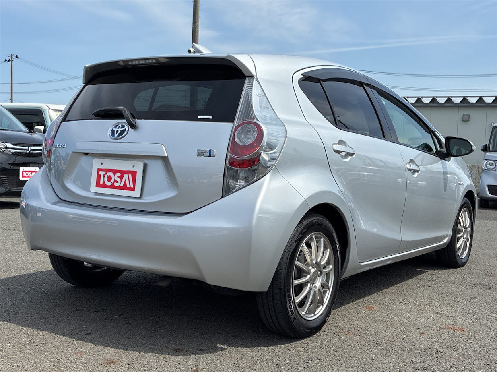 トヨタ アクア G