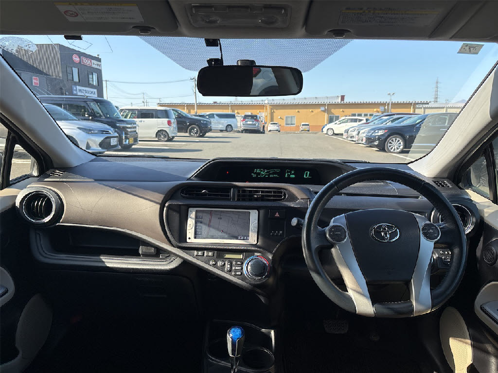 トヨタ アクア G