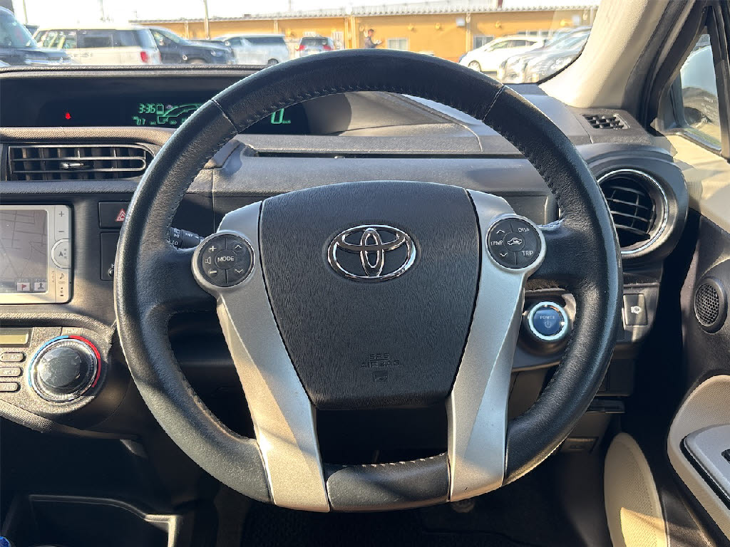 トヨタ アクア G