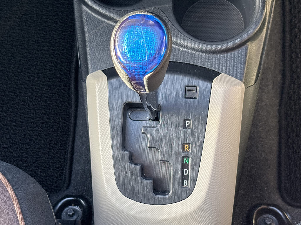 トヨタ アクア G