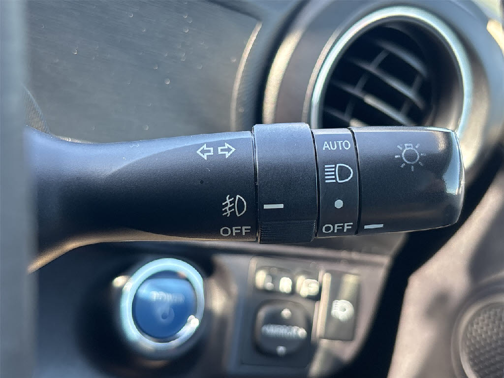 トヨタ アクア G