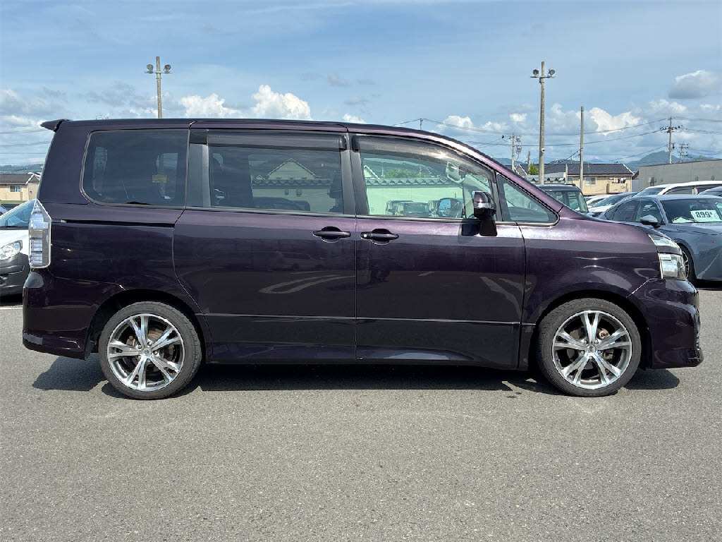 トヨタ ヴォクシー ZS