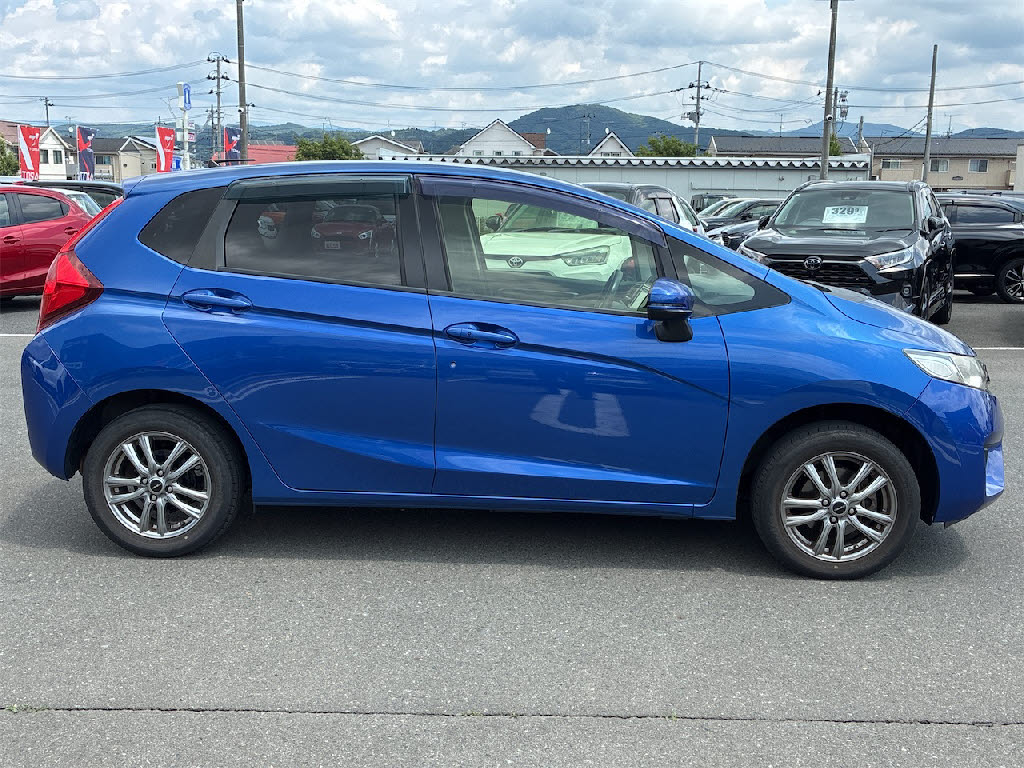 ホンダ フィット 4WD 13G F-PKG