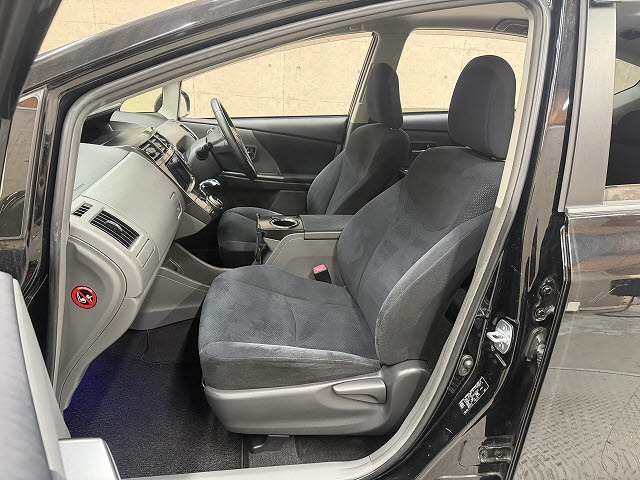 トヨタ プリウスアルファ Ｓ　チューンブラック