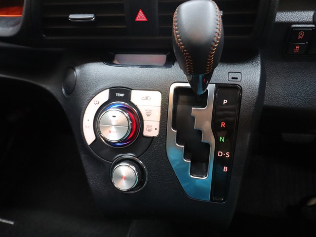 トヨタ シエンタ Gクエロ